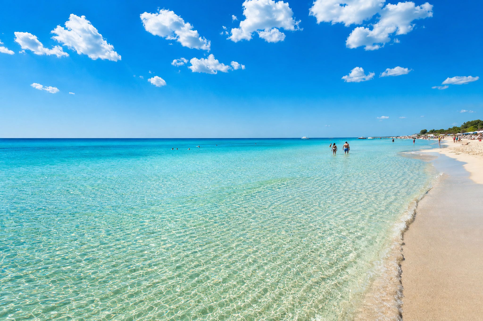 La spiaggia di sabbia dorata e il mare limpido di Posto Vecchio, marina di Salve