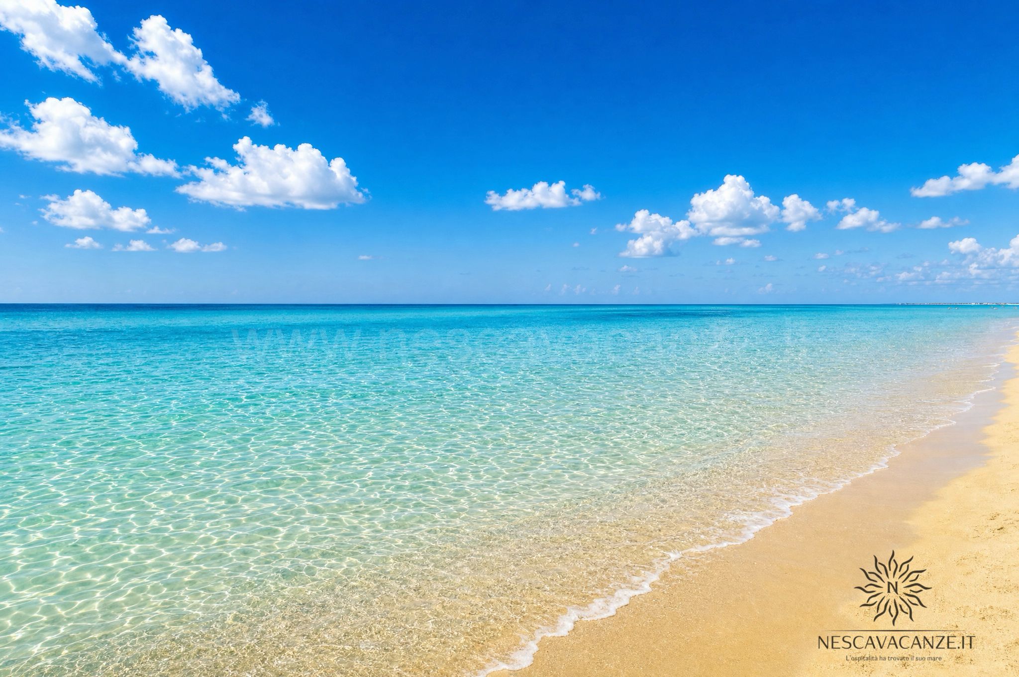 Spiaggia di sabbia bianca e mare turchese a Pescoluse
