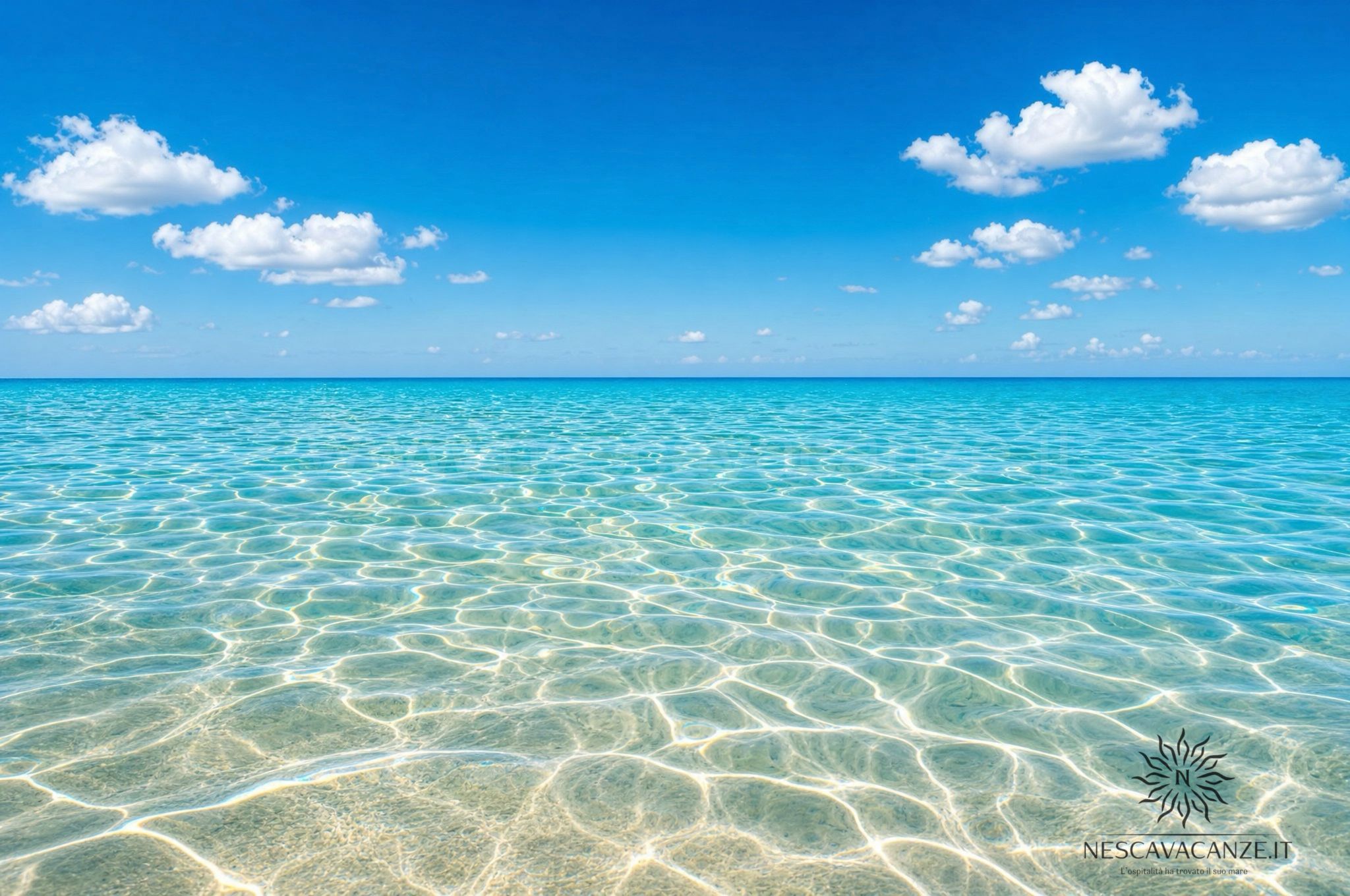 Bassi fondali trasparenti sulla spiaggia di Pescoluse