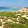 Le dune di Campomarino con la macchia verde e il mare turchese