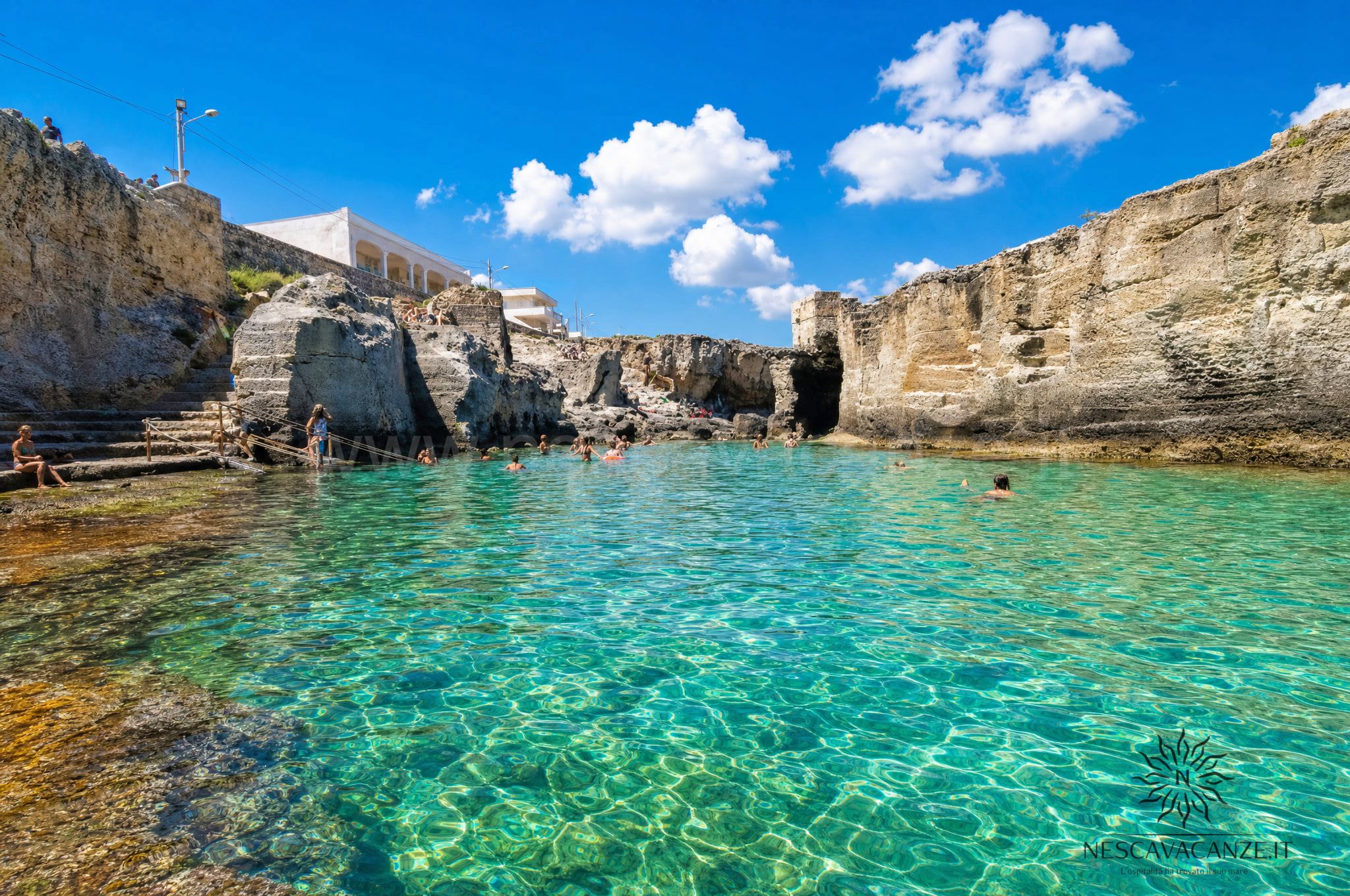 Piscina naturale di Marina Serra a Tiggiano, acque cristalline tra le scogliere