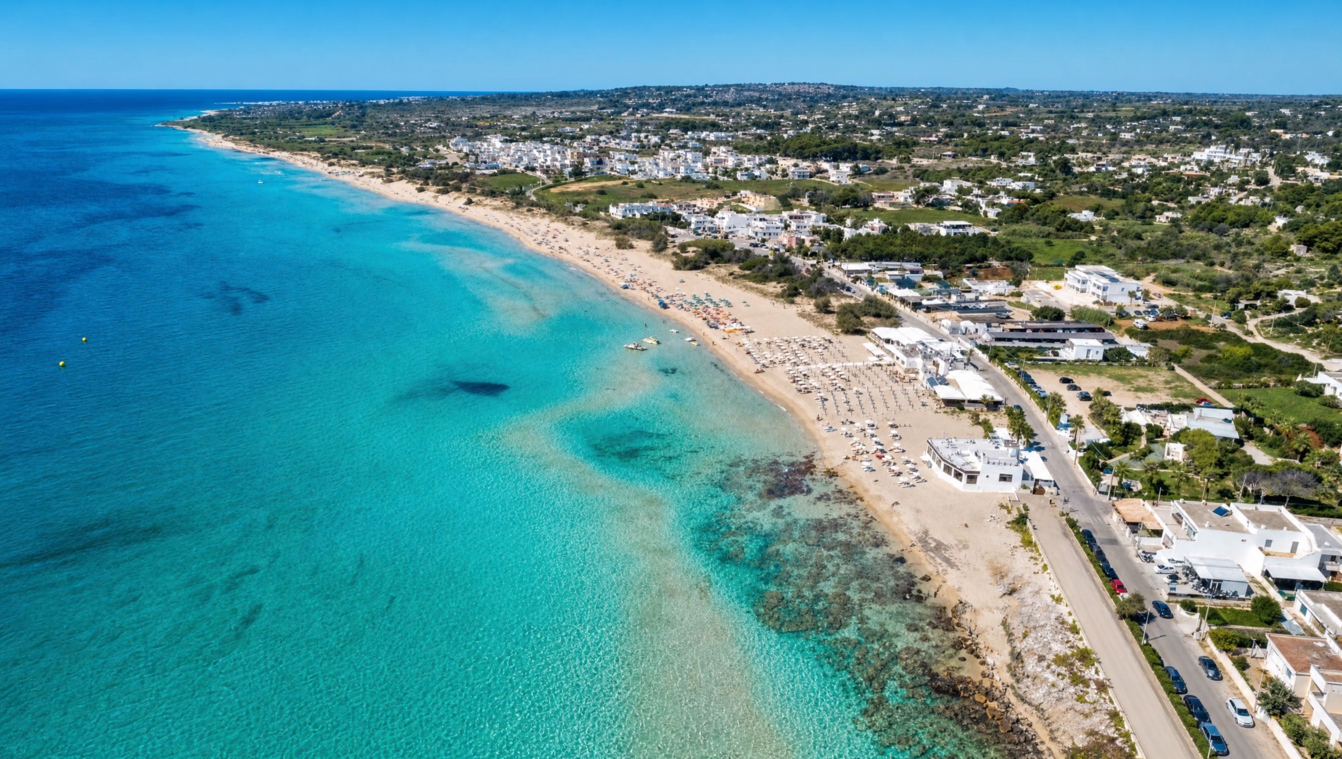 Acque cristalline di Pescoluse viste dal mare, Maldive del Salento
