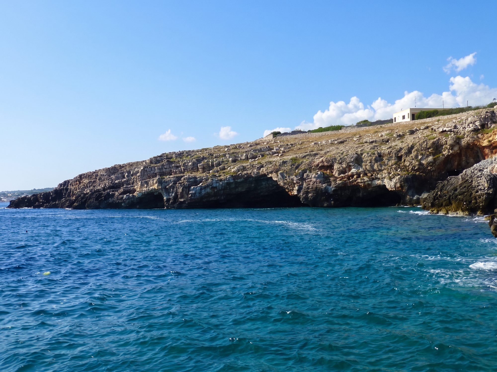 Le grotte di ponente, dalla barca
