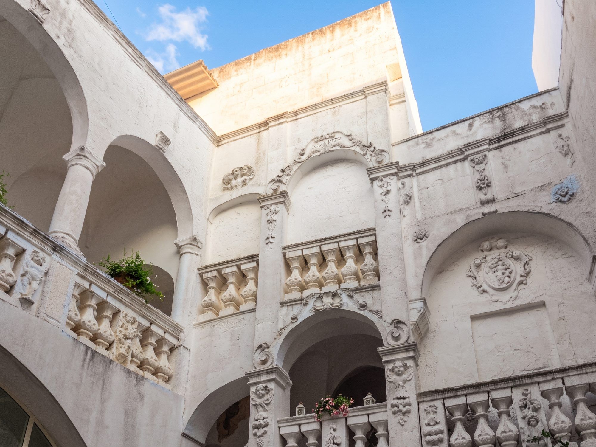 Il cortile barocco di Palazzo Ceuli