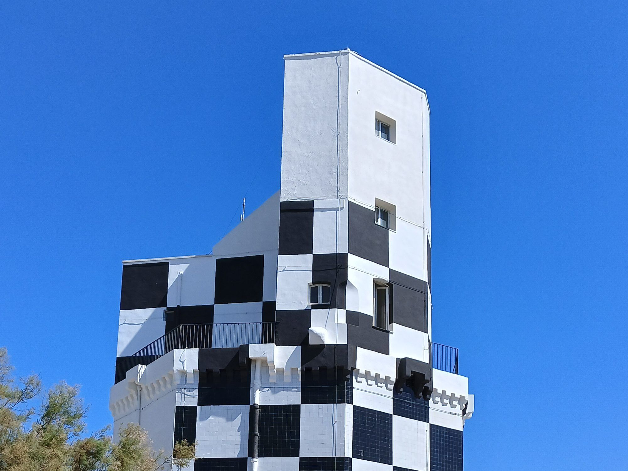 Il faro a scacchi di Torre San Giovanni