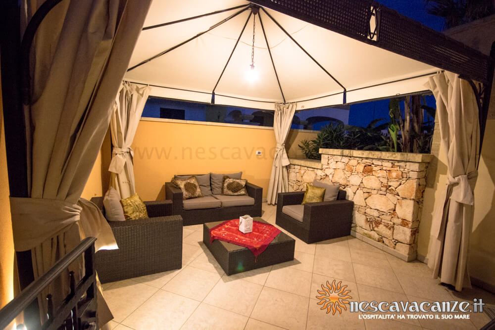 Zona relax di notte casa Pescoluse 9