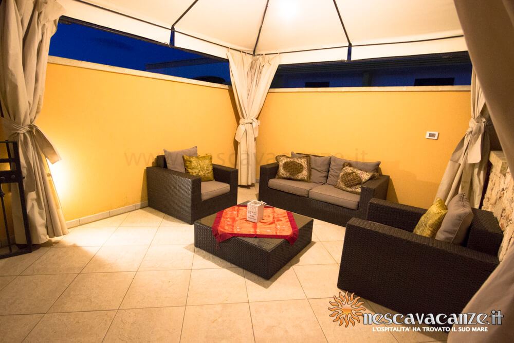 Zona relax di notte casa Pescoluse 9
