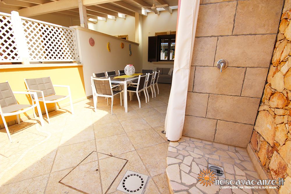 Veranda attrezzata fronte casa Pescoluse 9