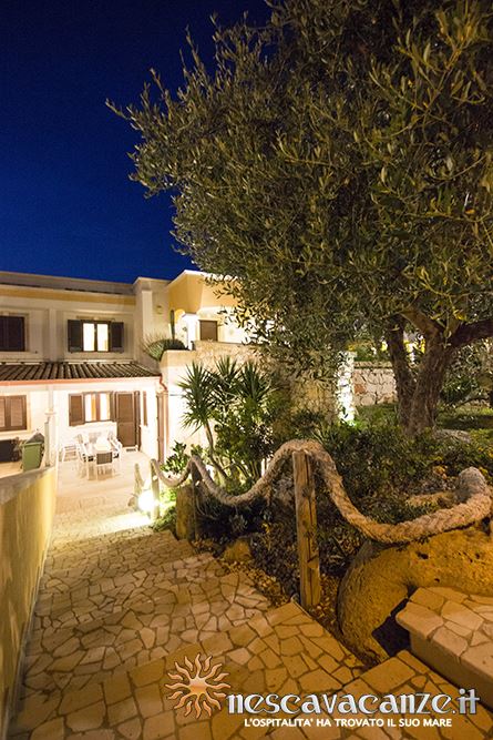 Scala ingresso di notte casa Pescoluse 9